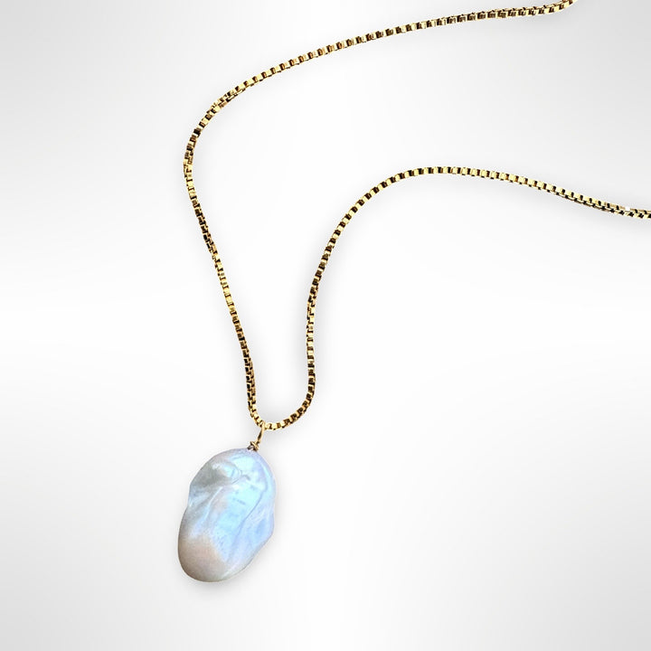 Baroque Pearl Pendant Necklace